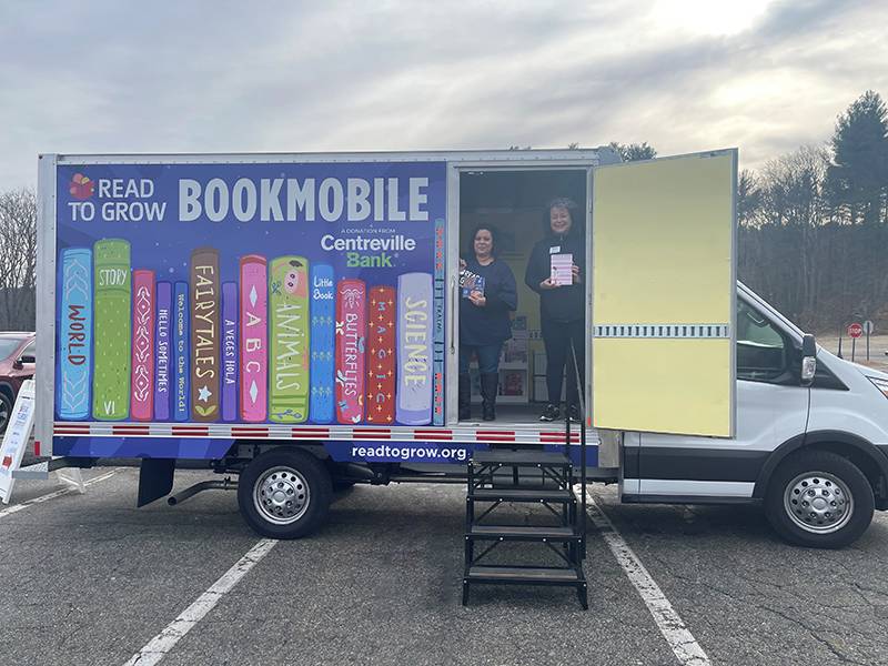 Read to Grow Bookmobile Visit
